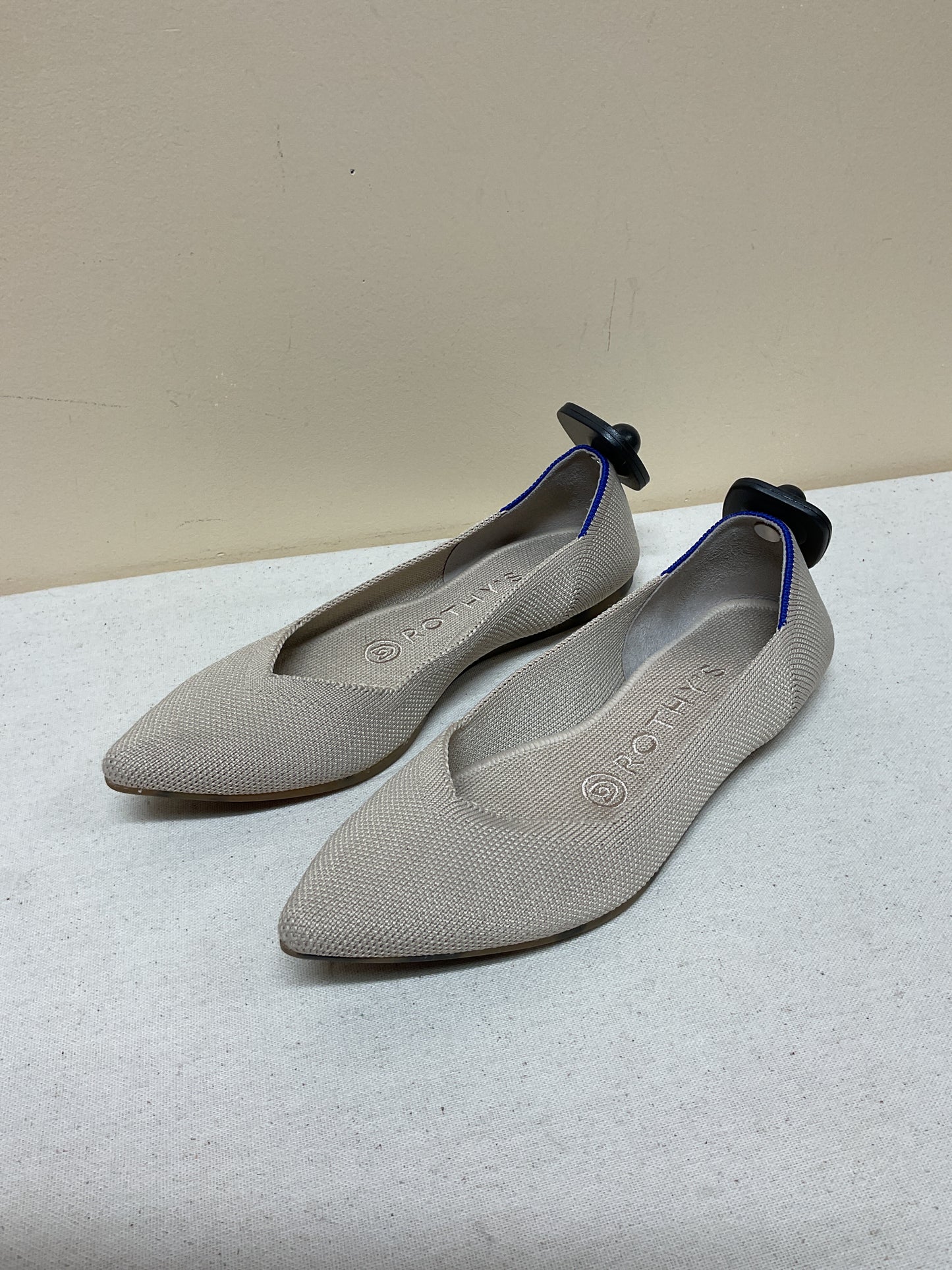Shoes Flats By Rothys In Beige, Size:6