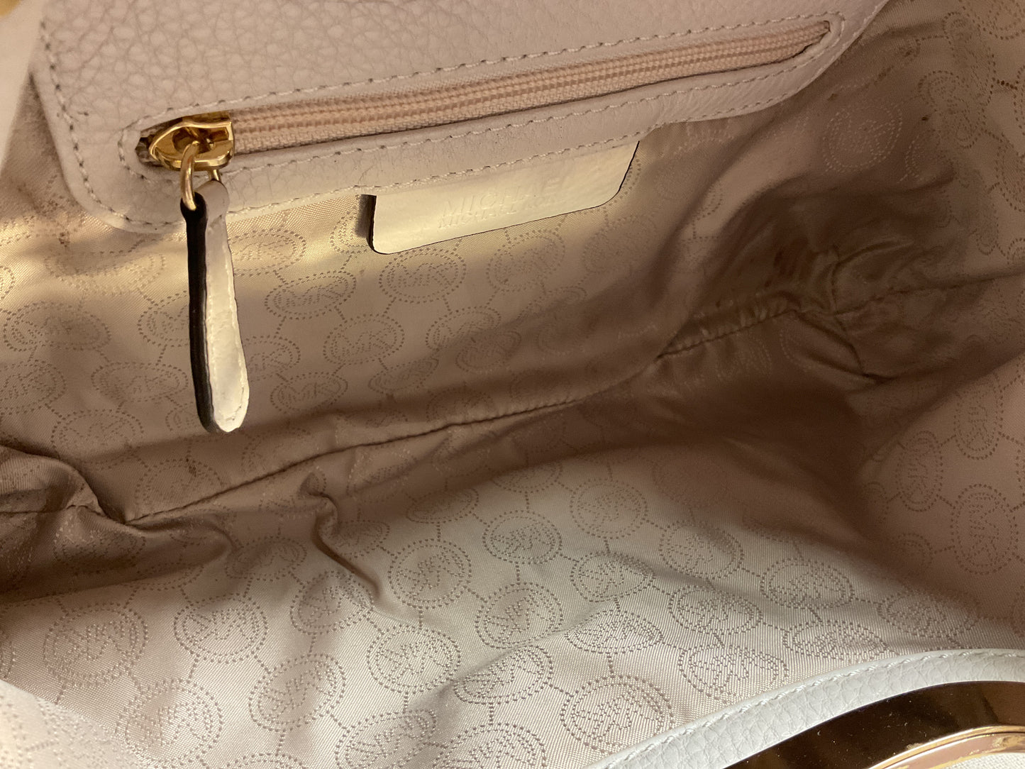 Clutch Designer By Michael Kors In Cream, Size:Medium