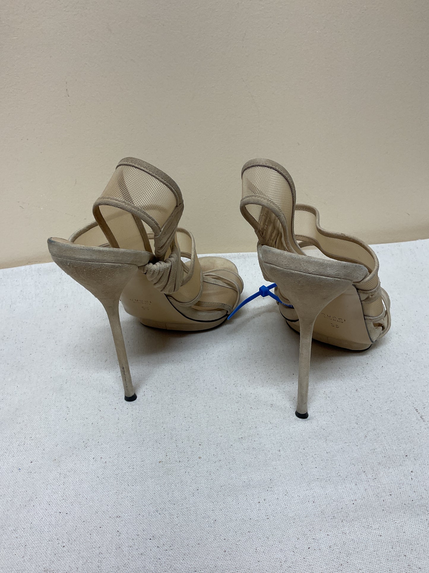 Shoes Luxury Designer By Gucci In Cream, Size:8.5