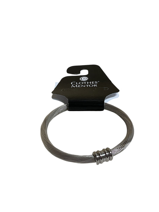 Bracelet Bangle By Clothes Mentor In Silver