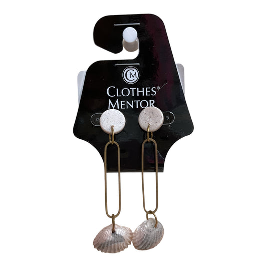 Earrings Dangle/Drop By Cme In Tan & White