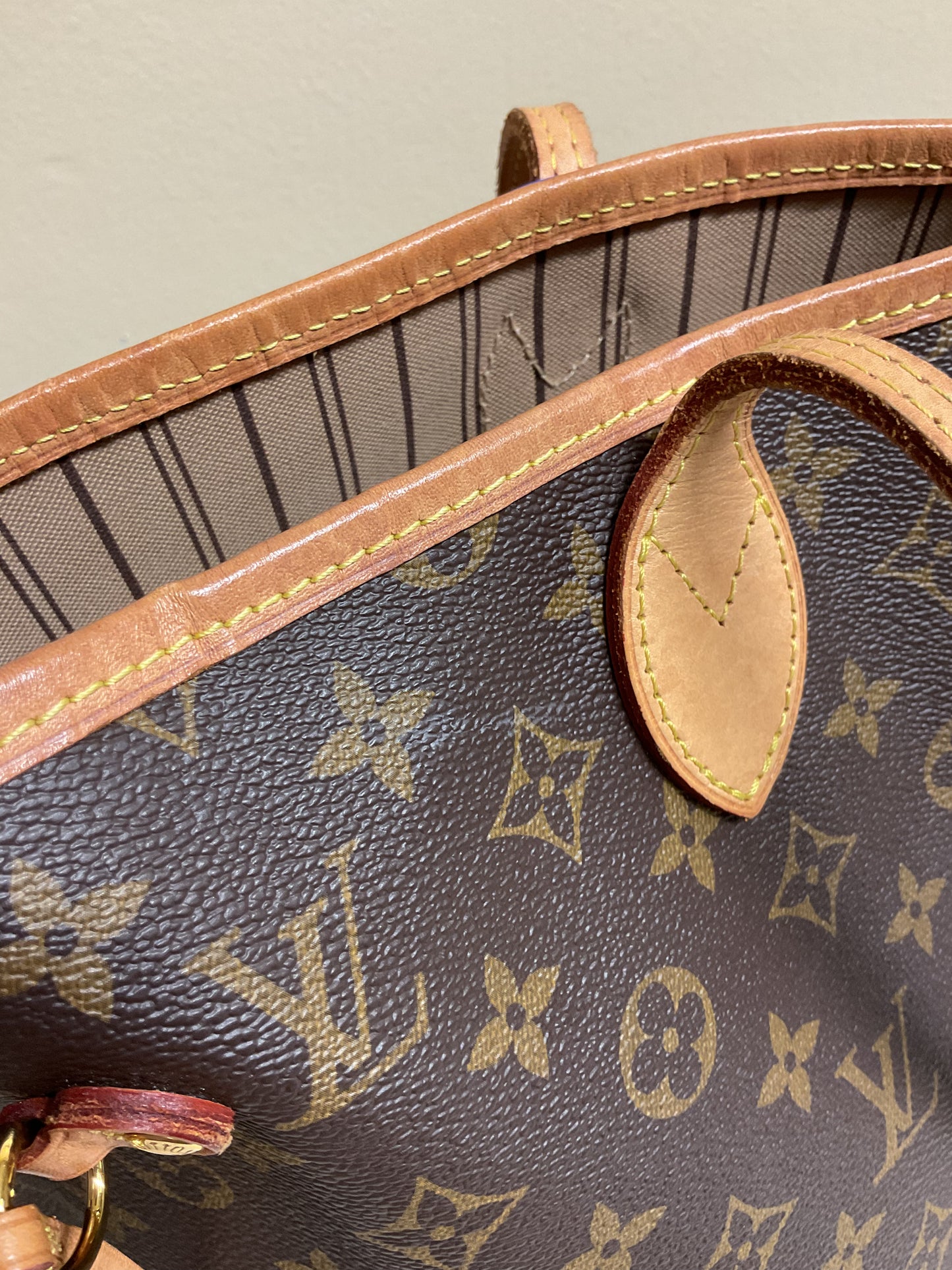 Handbag Luxury Designer By Louis Vuitton, Size: Large