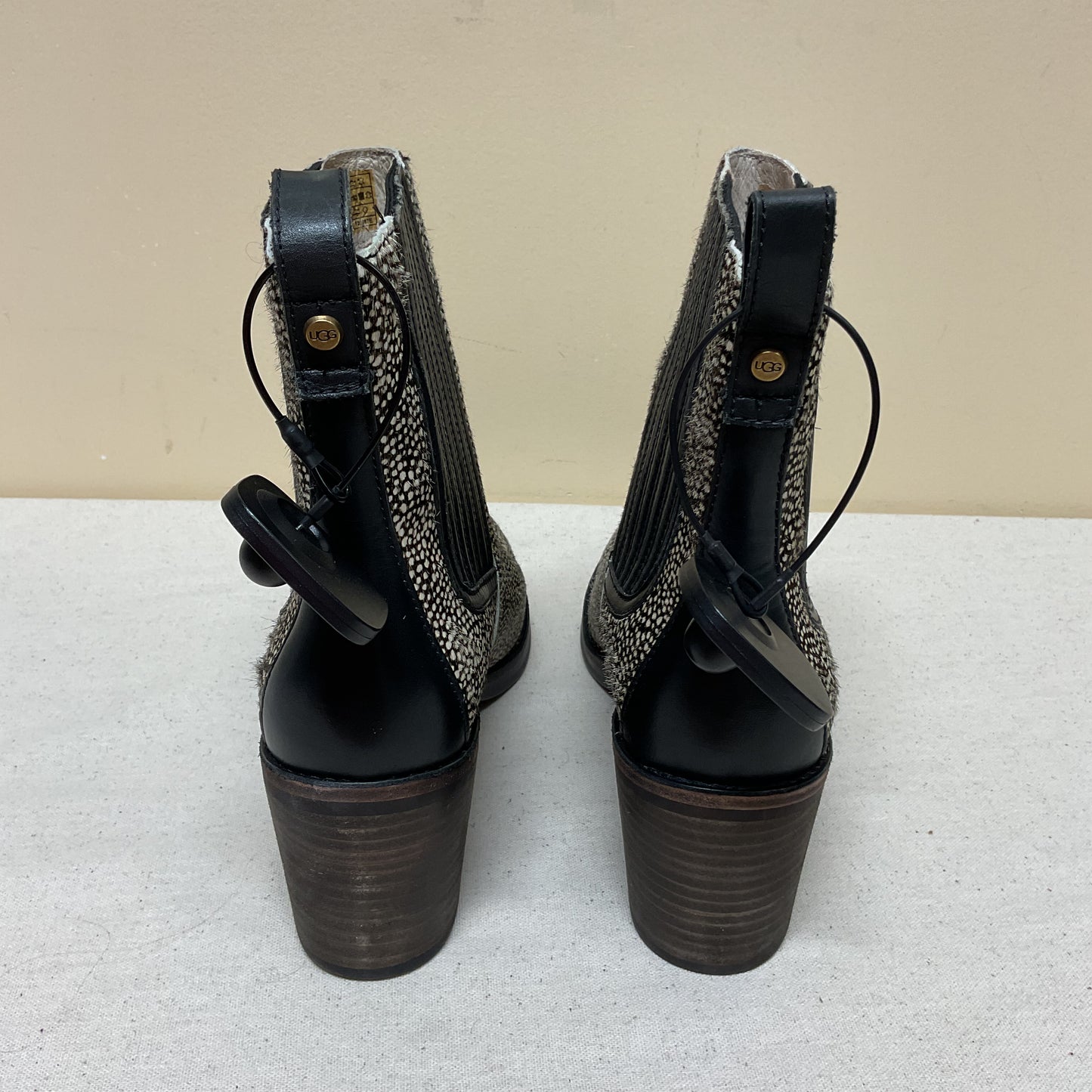 Boots Designer By Ugg In Animal Print, Size:7.5