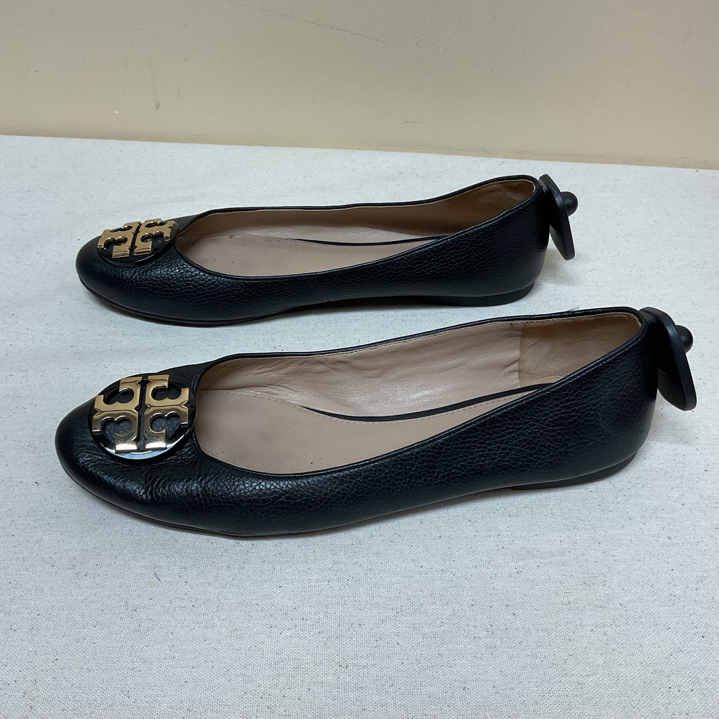 Shoes Designer By Tory Burch In Black & Gold, Size:10