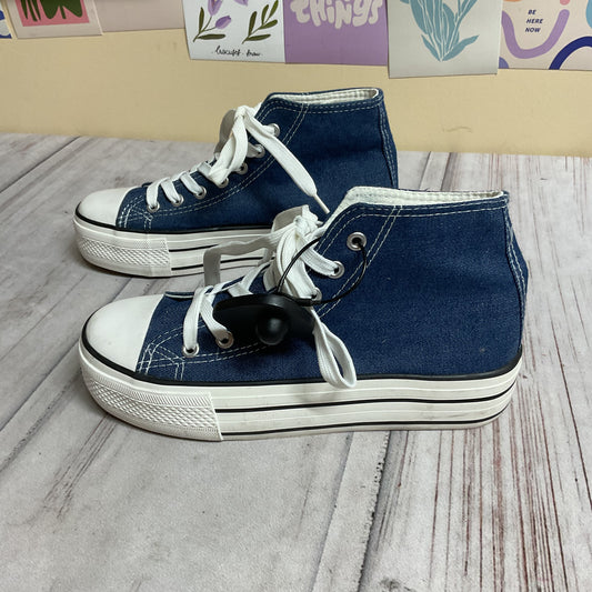 Shoes Sneakers By Clothes Mentor In Blue, Size:6.5