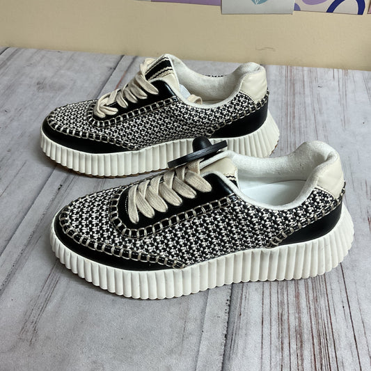 Shoes Sneakers By Shu Shop In Black & White, Size:6.5
