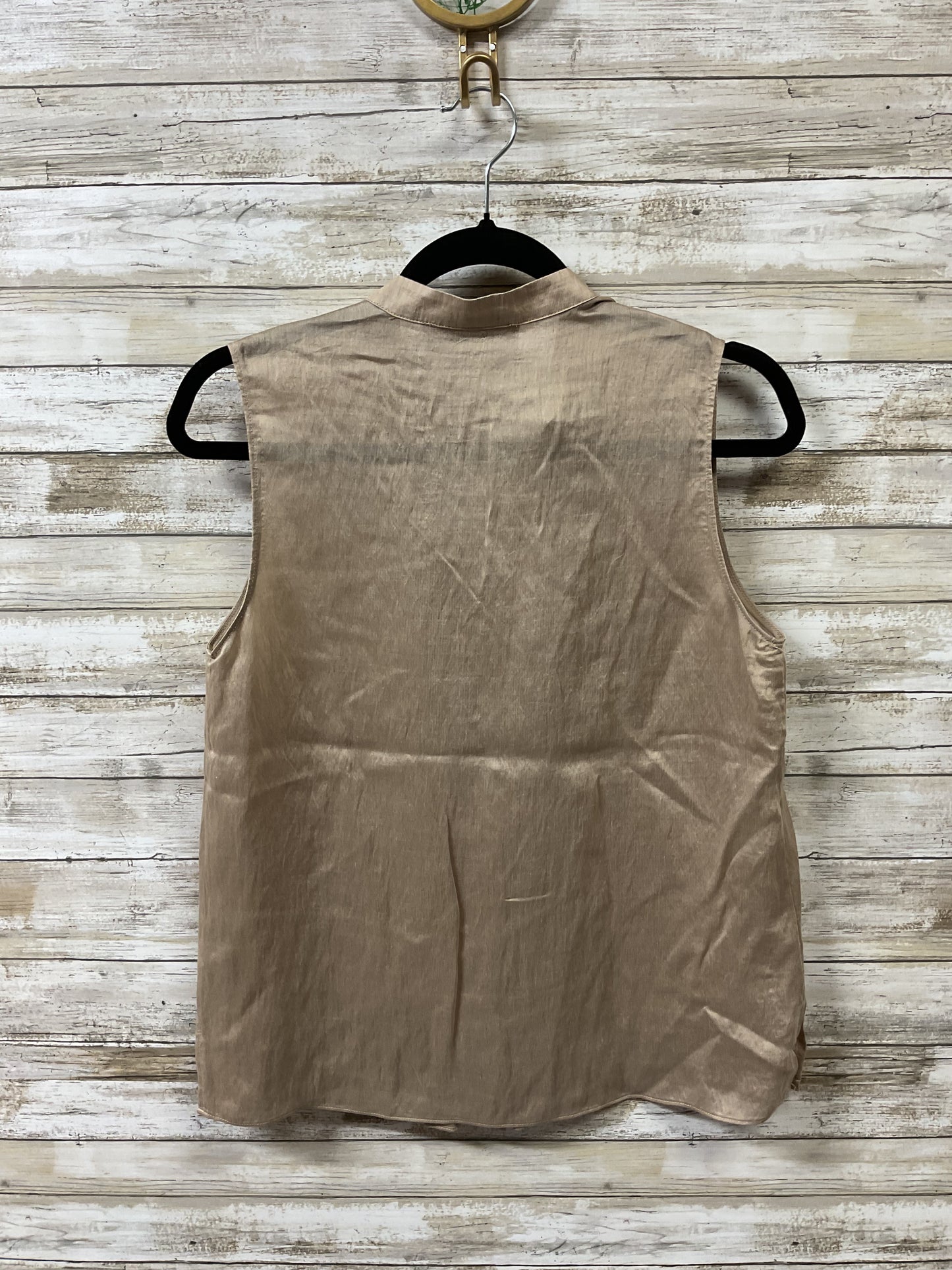 Top Sleeveless By Fabrik In Gold, Size:S
