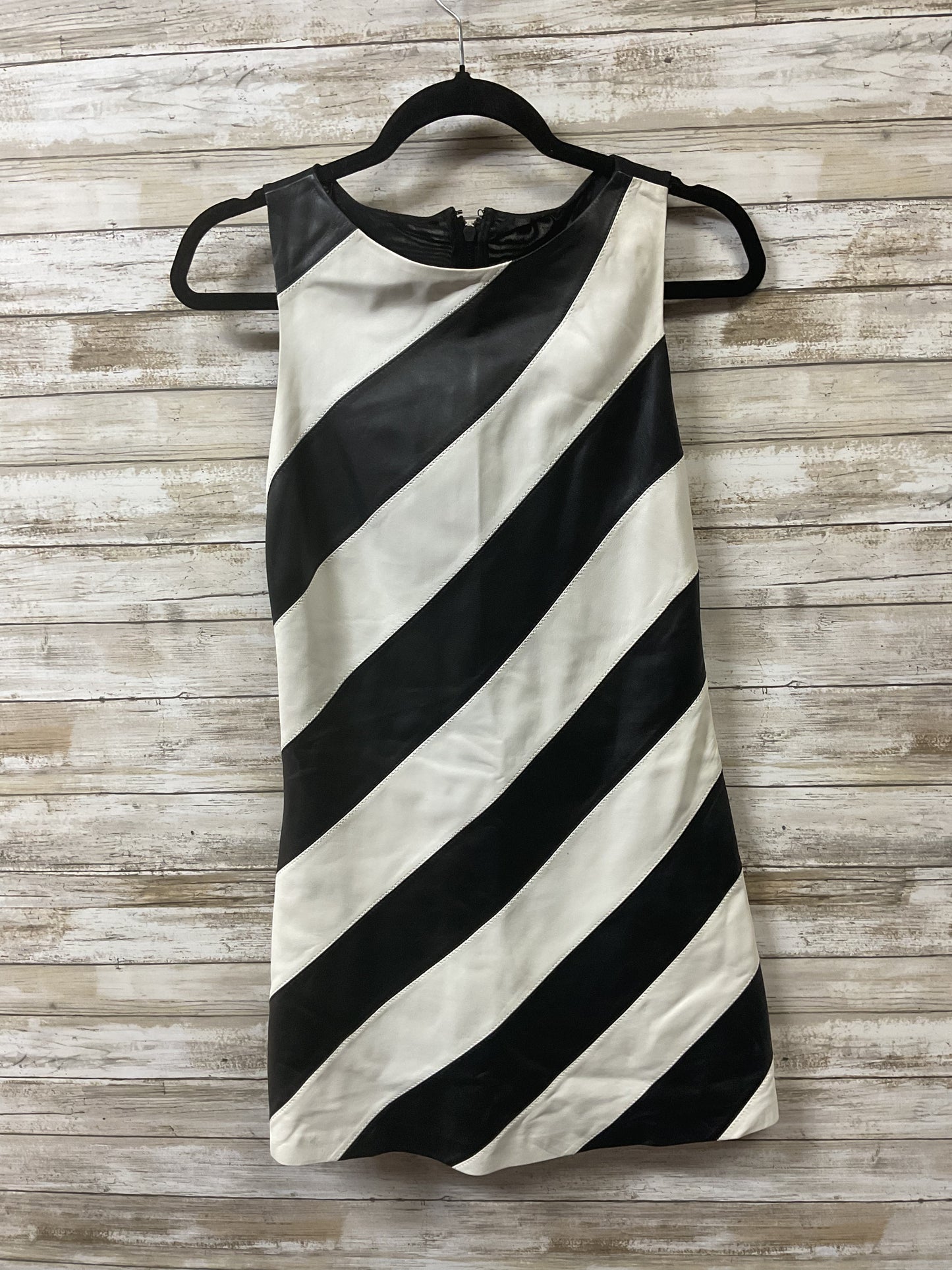 Dress Designer By Alice + Olivia In Black & White, Size:4