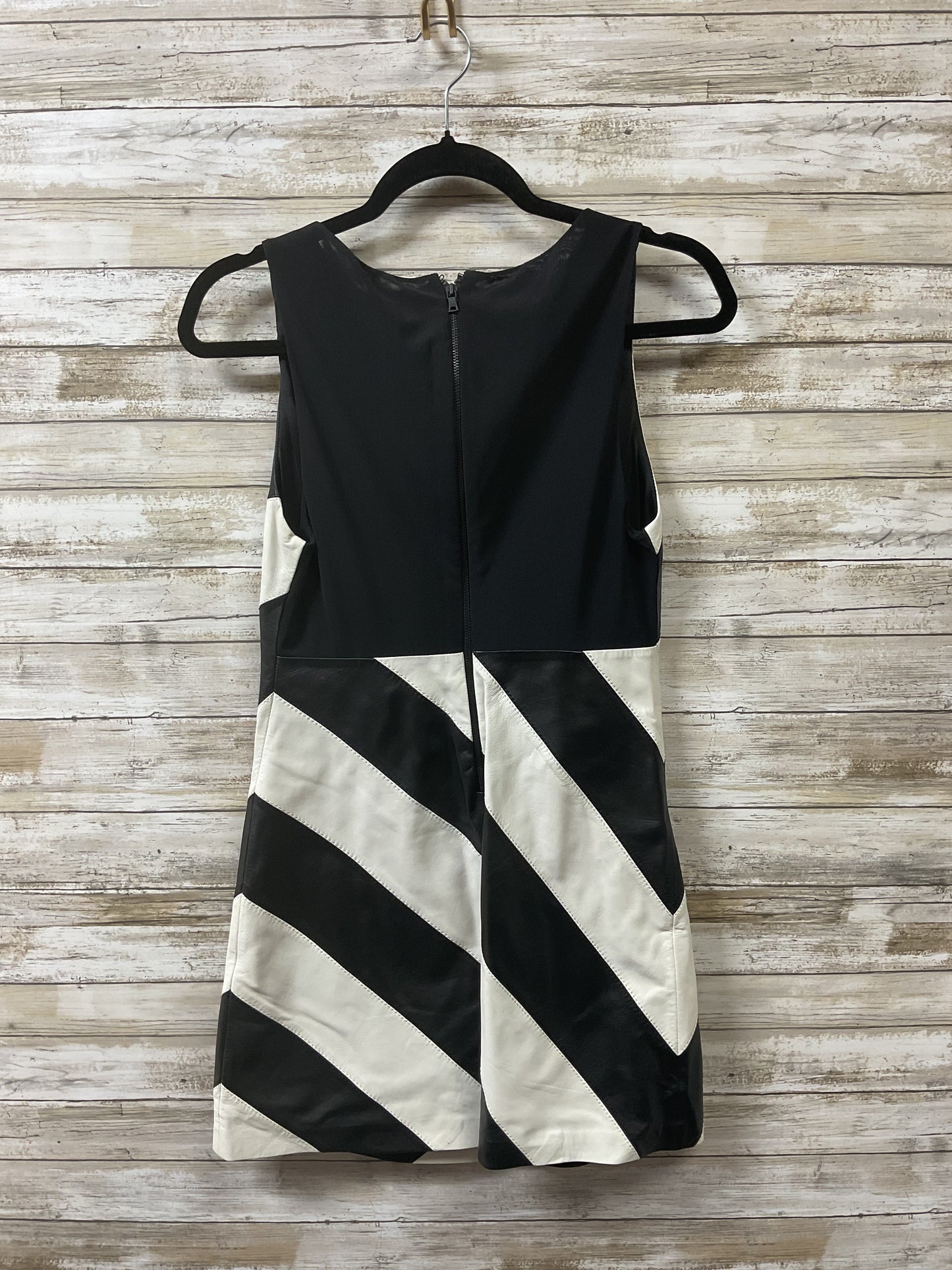 Dress Designer By Alice + Olivia In Black & White, Size:4