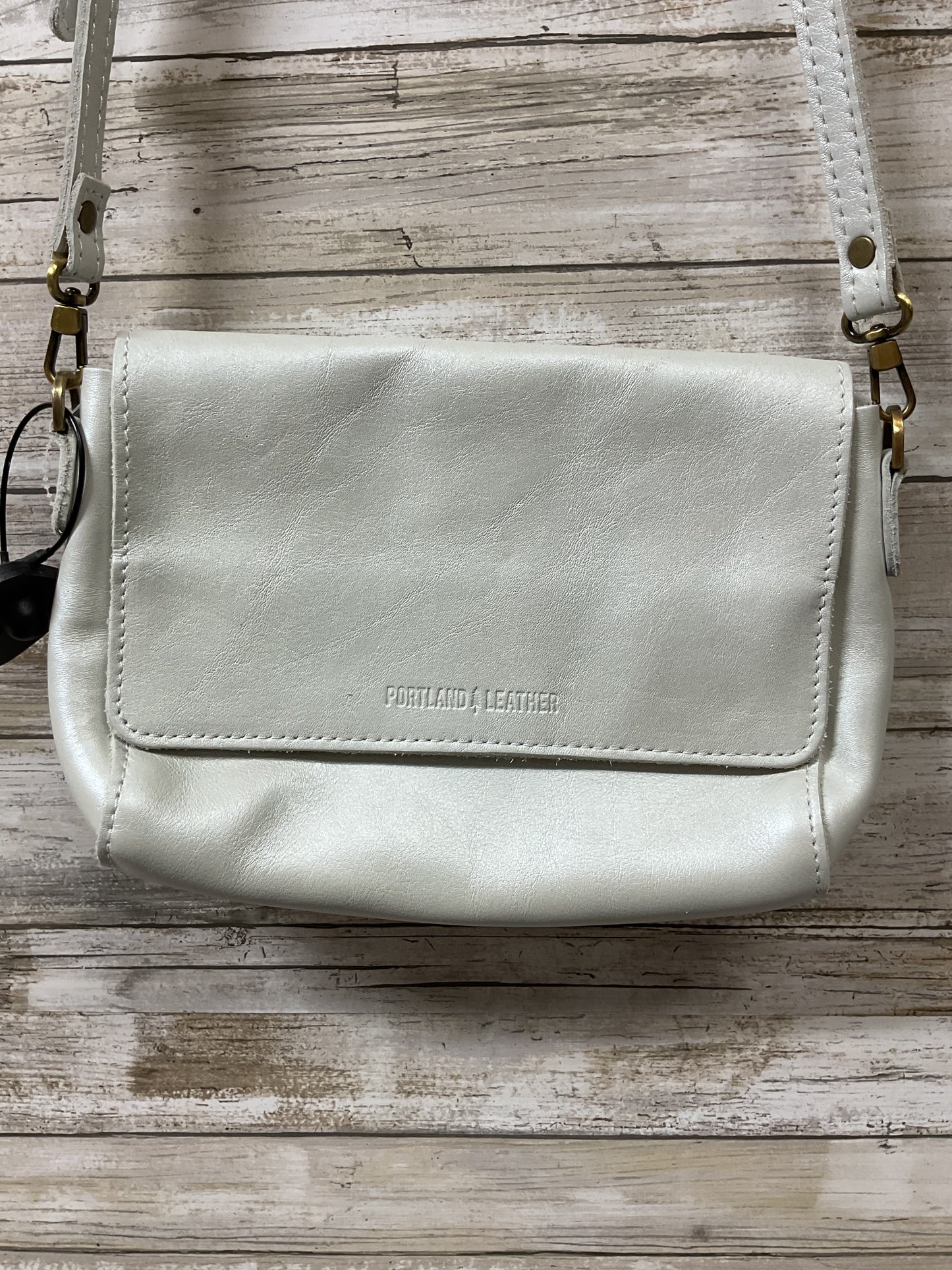 Crossbody Leather By Cma In White, Size:Medium